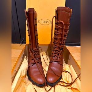 Stunning leather tie up boots